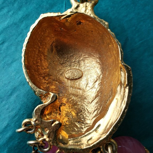 2/20$ Kenneth Cole Big statement shell pendant - Picture 6 of 6